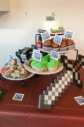 Minecraft Cupcakes and Cake