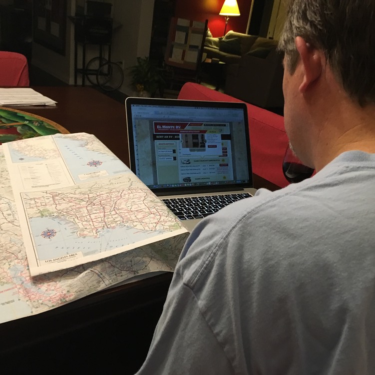 Daddy planning the summer vacation